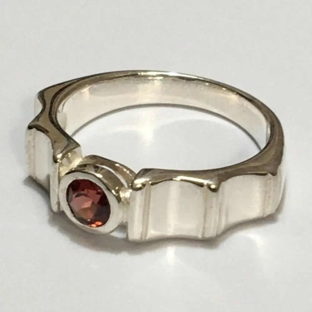 Garnet Ring Size 8.25 Sterling Silver 925 Scalloped Band Red January Birthstone